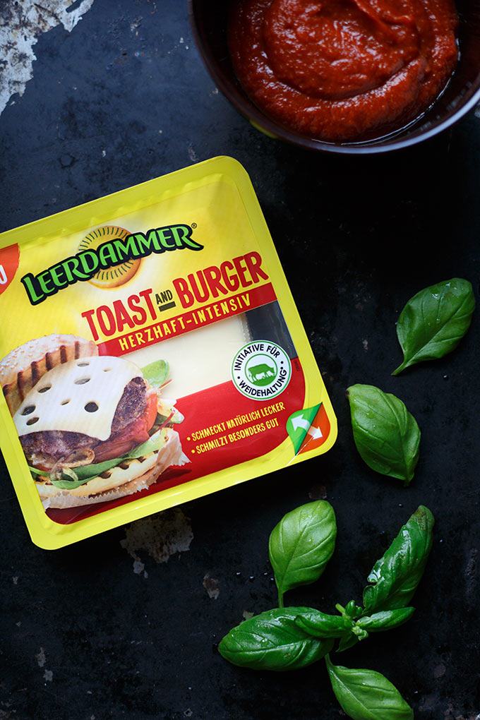 Werbung. Köstliches Pizza Grilled Cheese Sandwich mit würziger Tomatensauce, Basilikum, Oregano und einer Wagenladung geschmolzenem Käse. Dieses Rezept ist super einfach und SO gut - Kochkarussell.com Werbung. Köstliches Pizza Grilled Cheese Sandwich mit würziger Tomatensauce, Basilikum, Oregano und einer Wagenladung geschmolzenem Käse. Dieses Rezept ist super einfach und SO gut - Kochkarussell.com