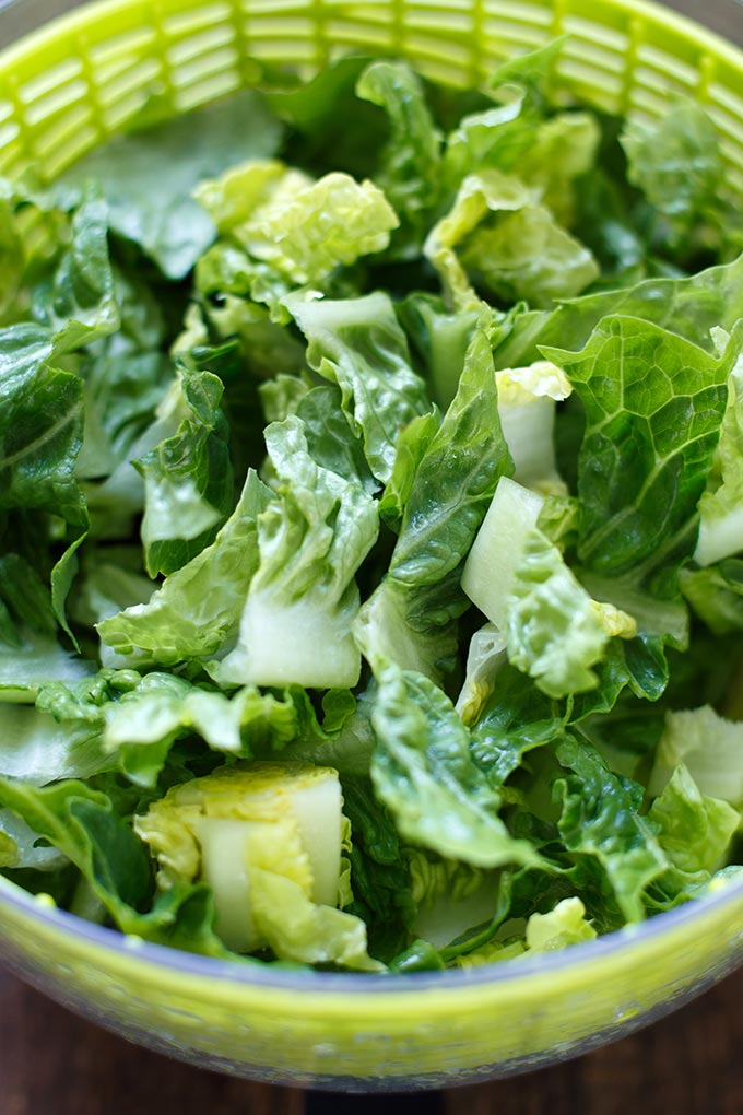 Gesunde Salat-Bowl mit Räucherlachs, Avocado und Hüttenkäse-Dressing. Super einfach, sättigend und in 20 Minuten fertig - Kochkarussell.com Gesunde Salat-Bowl mit Räucherlachs, Avocado und Hüttenkäse-Dressing. Super einfach, sättigend und in 20 Minuten fertig - Kochkarussell.com