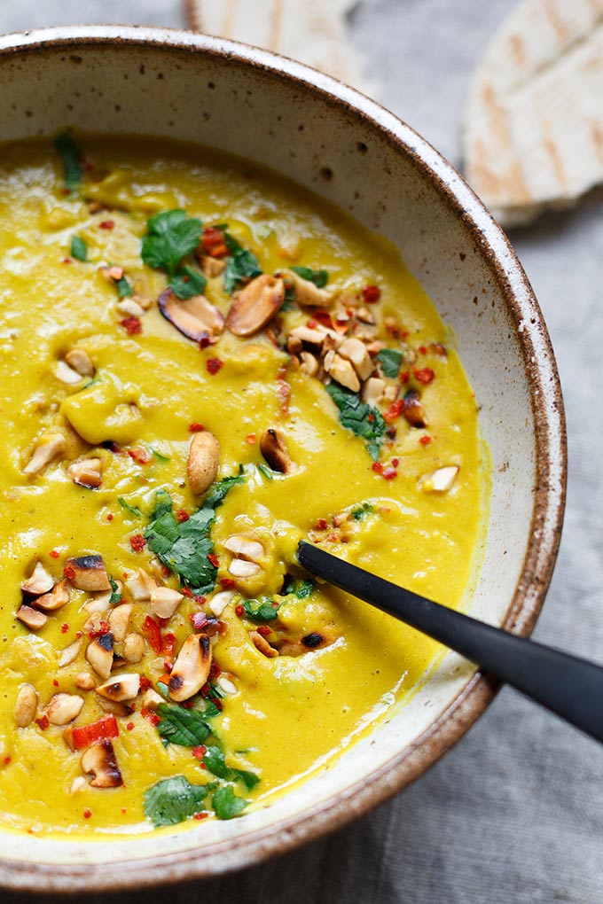 Goldene Kokos-Linsensuppe. 20+ schnelle und gesunde Vorratsrezepte. Für alle Rezepte braucht ihr nur Zutaten aus Kühkschrank und Vorratskammer - Kochkarussell Foodblog #vorratsrezepte #vorrat #mealprep