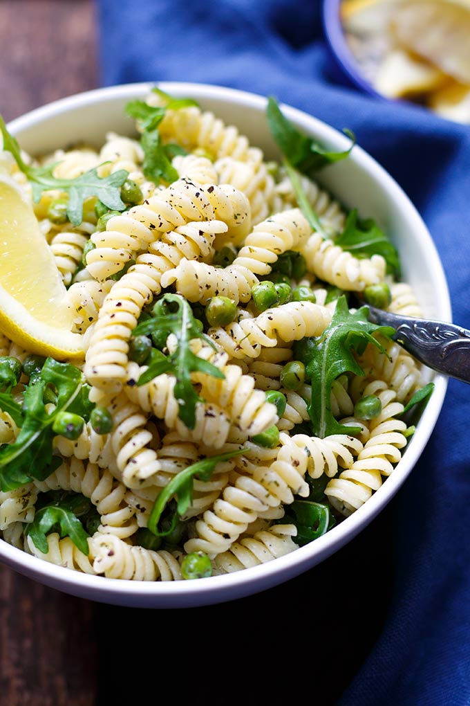 Rucola-Erbsen-Nudelsalat-mit-Dill-1