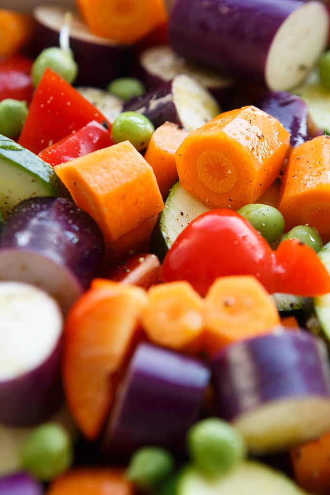 Buntes Ofengemüse mit Halloumi. Dieses Ein Blech-Rezept ist einfach, gesund und perfekt für den Feierabend. SO gut!! - Kochkarussell.com #ofengemüse #halloumi #einblech #rezept Buntes Ofengemüse mit Halloumi. Dieses Ein Blech-Rezept ist einfach, gesund und perfekt für den Feierabend. SO gut!! - Kochkarussell.com #ofengemüse #halloumi #einblech #rezept