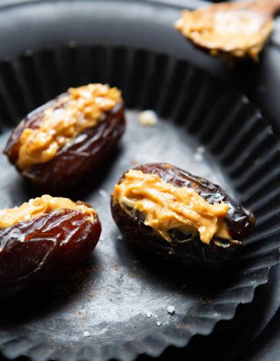 Medjool-Datteln-mit-Erdnussbutter-3