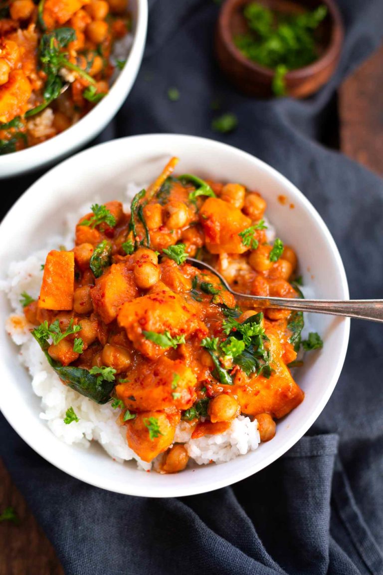 Süßkartoffel-Kichererbsen-Curry mit Spinat (30 Minuten!) Süßkartoffel-Kichererbsen-Curry-mit-Spinat-1