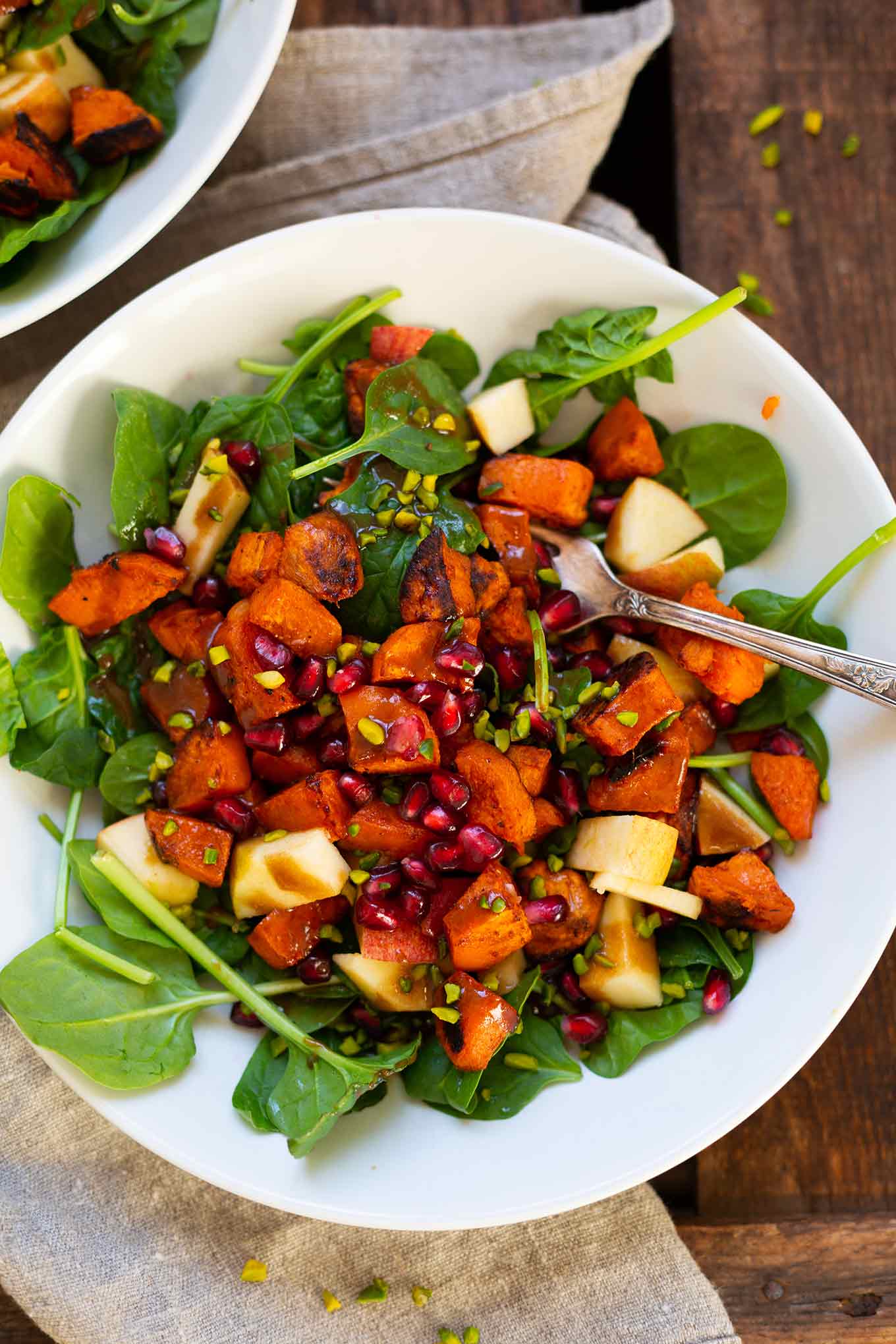 11 schnelle und einfache Winter Rezepte: Süßkartoffel Granatapfel Power Bowl - Kochkarussell Foodblog