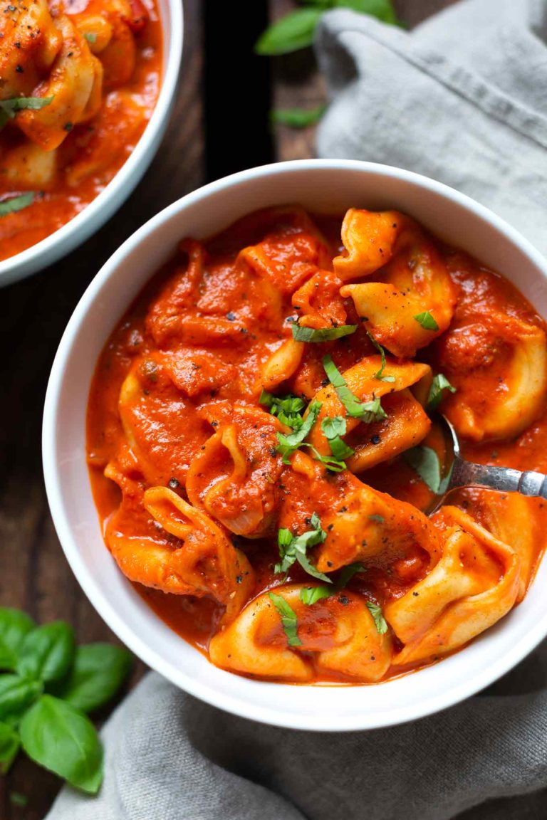 One-Pot-Tortellini-mit-Tomaten-Sahne-Sauce-5