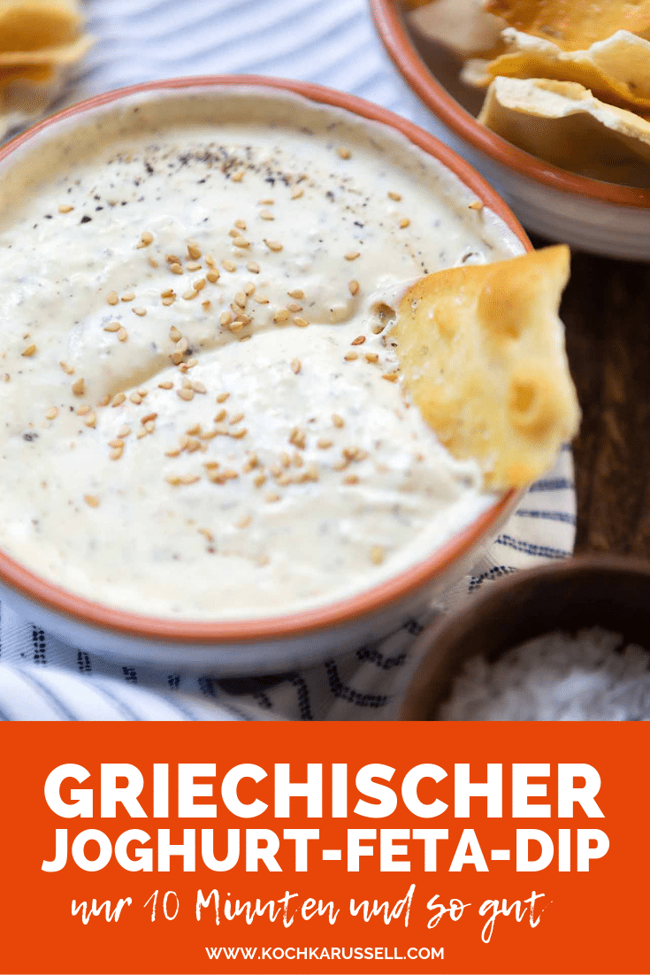 Griechischer Joghurt-Feta-Dip mit Zitrone. Dieses ultra cremige 10-Minuten Rezept ist perfekt für Grillen & Parties und kommt immer gut an, das müsst ihr probieren! - Kochkarussell.com #diprezept #grillen #schnellundeinfach #sommerrezept