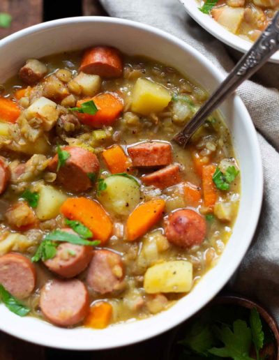 Omas-einfache-Linsensuppe-mit-Würstchen-5