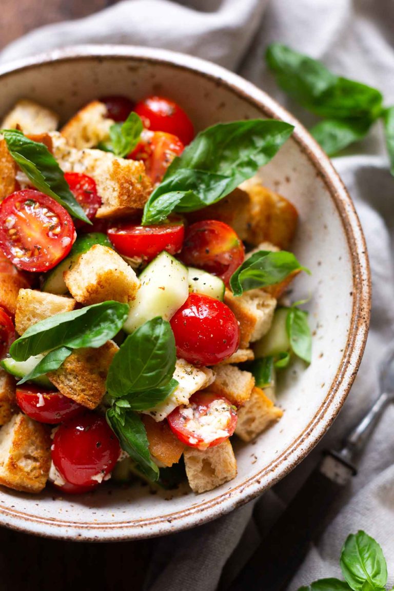 Panzanella-italienischer-Brotsalat-1