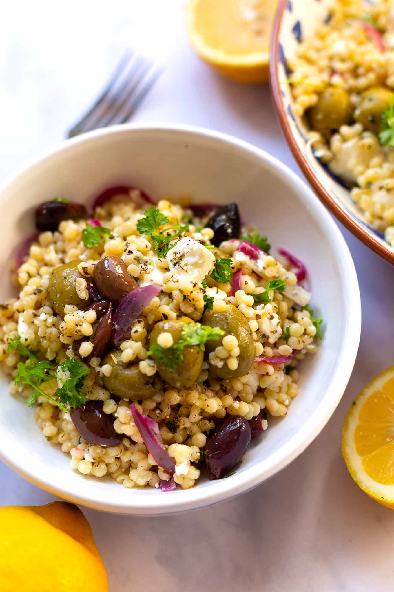15-Minuten Nudeln mit Zitrone, Feta und Oliven. Super einfach, herzhaft und nur aus Vorratszutaten, unbedingt probieren! Kochkarussell Foodblog #nudeln #15minutenrezept #kochkarussell