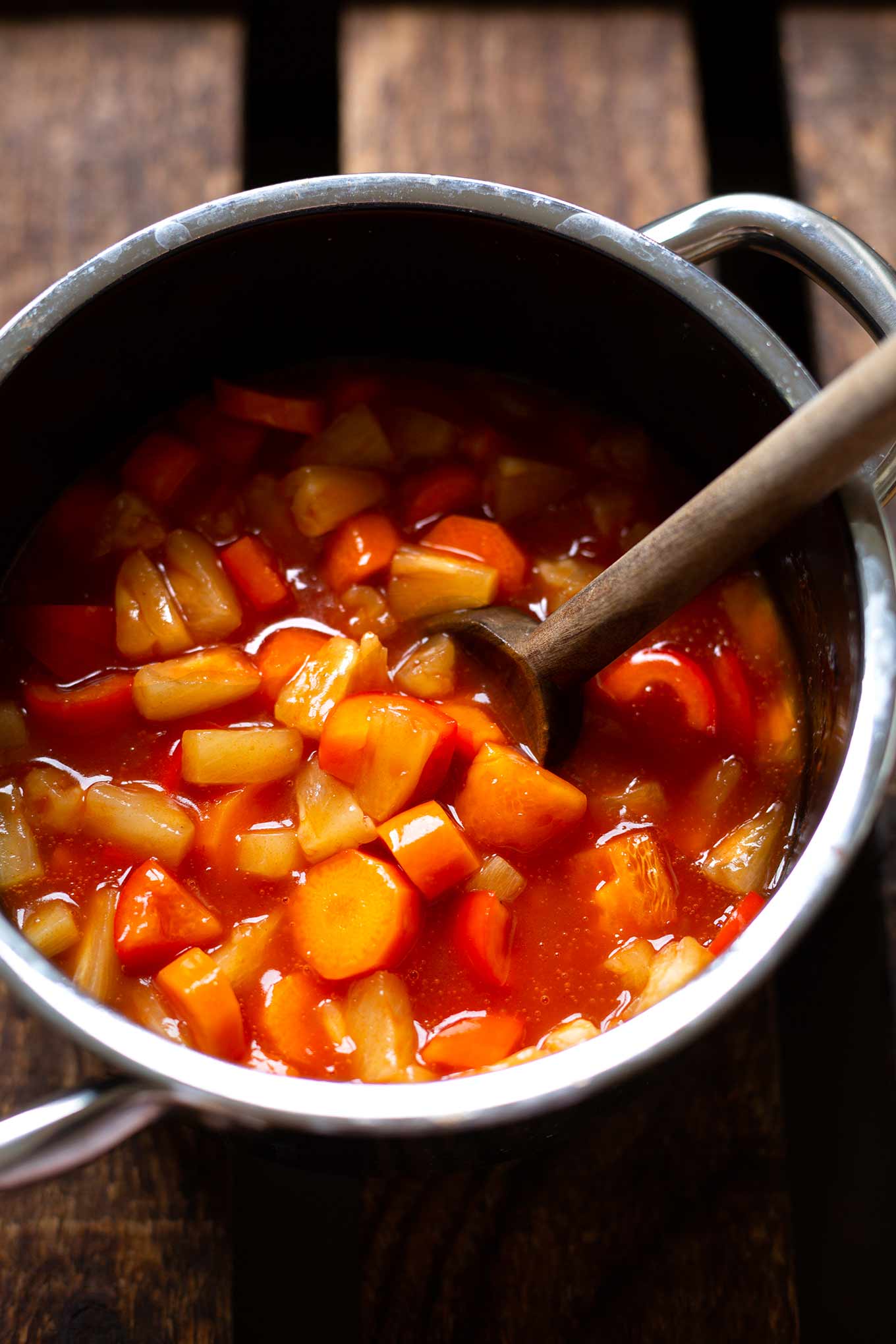 Rezept für die beste, einfache Süß-Sauer-Sauce! Dieses schnelle 20-Minuten Rezept ist der Renner! Super unkompliziert, ohne Geschmacksverstärker und einfach richtig lecker! Kochkarussell - Foodblog für schnelle und einfache Feierabendküche. #kochkarussell #mealprep #vegan #feierabendküche #asiatisch