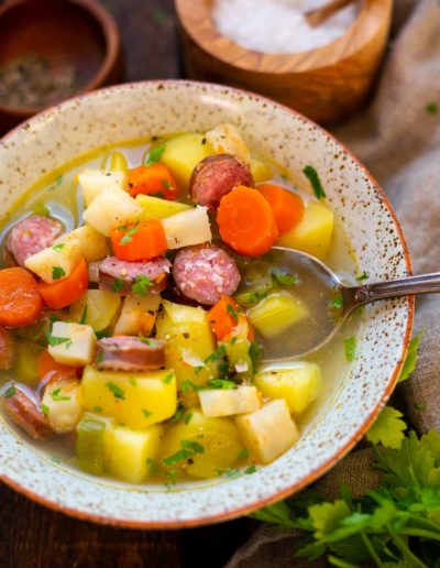 Einfache Kartoffelsuppe mit Würstchen-1
