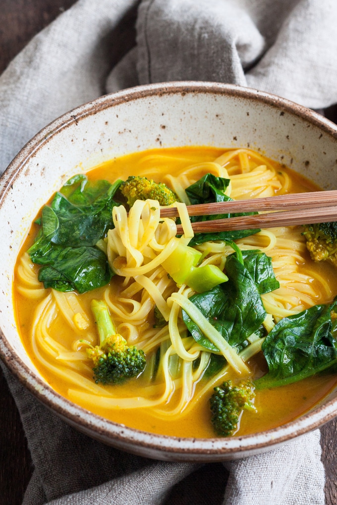 Curry Kokos Suppe. 15 schnelle und einfache Suppen- und Eintopfrezepte. Kochkarussell - dein Foodblog für schnelle und einfache Feierabendküche.