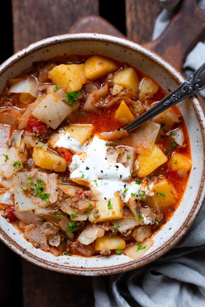 Kohl-Hackfleisch-Eintopf. 15 schnelle und einfache Suppen- und Eintopfrezepte. Kochkarussell - dein Foodblog für schnelle und einfache Feierabendküche.