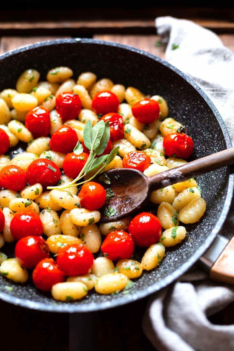 Salbei-Gnocchi mit gebratenen Tomaten 1