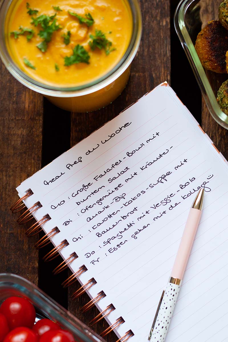 Du möchtest dir gesundes Essen vorkochen, hast aber keine Ahnung wie? Dann ist der Meal Prep-Starterkurs genau das richtige für dich! Alle Infos, sowie dein Schritt-für-Schritt Plan zum ersten eigenen Meal Prep-Gericht findest du nur im Kochkarussell - dein Foodblog für schnelle und einfache Feierabendküche. 