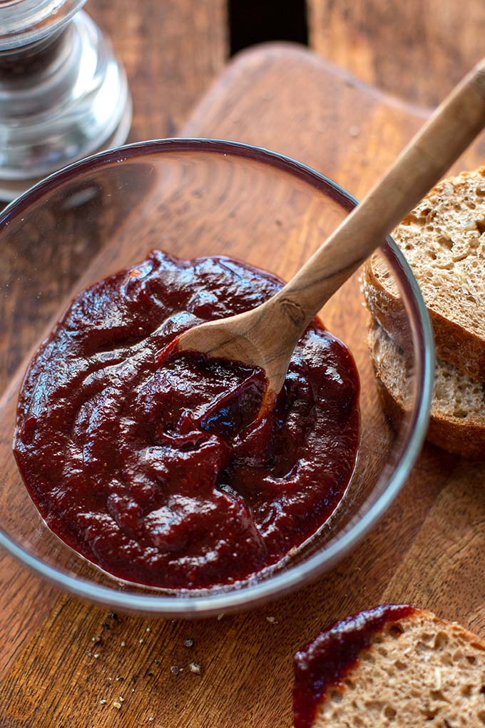 BBQ Sauce selber machen - So geht's schnell & mit 5 Zutaten BBQ-Sauce-selber-machen-1