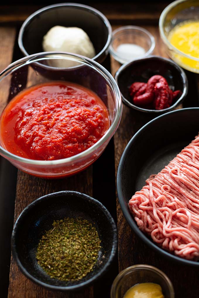 Hackbällchen à la Toskana ﻿﻿ganz ohne Fix-Produkte: Super einfach und extra schnell vorbereitet.
Ihr bekommt besonders saftige Hackbällchen, eine super tomatige Sauce und ein absolut leckeres Familienessen. Kochkarussell - dein Foodblog für schnelle und einfache Feierabendrezepte. 