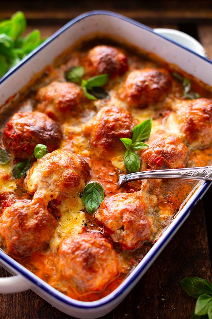 Hackbällchen à la Toskana ﻿﻿ganz ohne Fix-Produkte: Super einfach und extra schnell vorbereitet.
Ihr bekommt besonders saftige Hackbällchen, eine super tomatige Sauce und ein absolut leckeres Familienessen. Kochkarussell - dein Foodblog für schnelle und einfache Feierabendrezepte. 