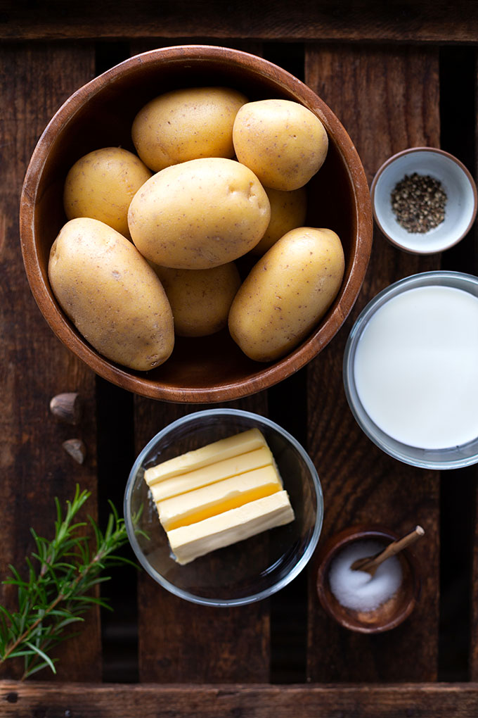 Dieses einfache Kartoffelpüree ist in 20 Minuten fertig und unglaublich cremig. Das perfekte Grundrezept als Beilage - schnell und klassisch. Kochkarussell - Dein Foodblog für schnelle und einfache Feierabendrezepte