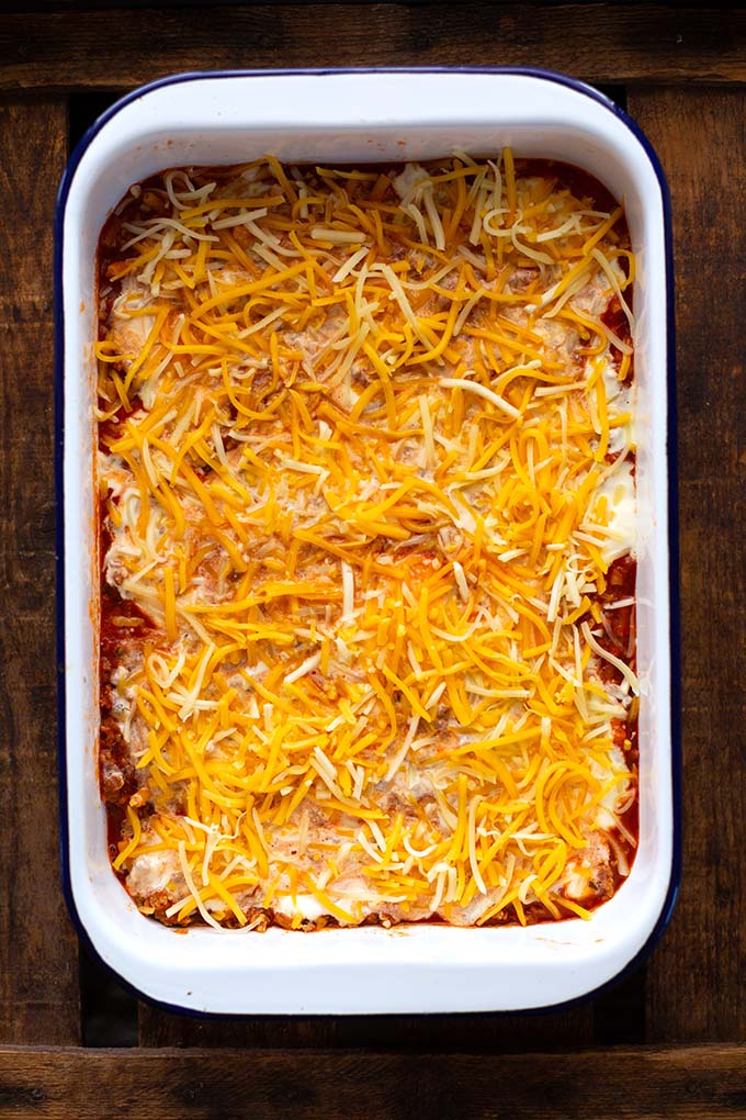 Der Makkaroni-Auflauf ist in nur 20 Minuten vorbereitet & so lecker. Auch ganz ohne Fix-Tüte ist der Makkaroni Auflauf alla Mamma ein super einfaches Familienrezept - unbedingt testen!
Kochkarussell - dein Foodblog für schnelle und einfache Feierabendrezepte.