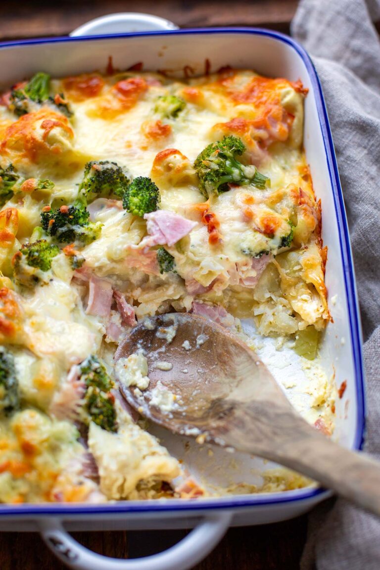 Tortellini-Auflauf-mit-Schinken-und-Brokkoli-in-Auflaufform