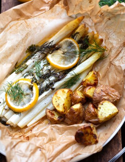 Spargel-im-Backofen-in-Backpapier