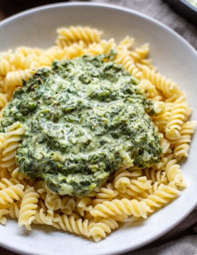 Spinatsoße mit Nudeln